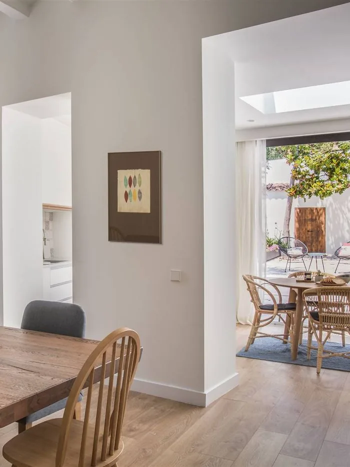 Comedor reformado con acceso al patio exterior